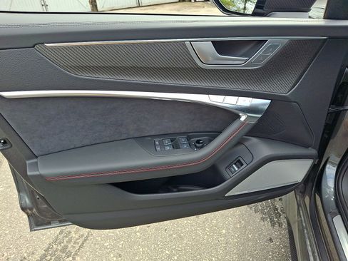 New 2025 Audi RS 6 performance image 9