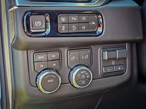 New 2026 GMC Yukon XL Denali w/ Denali Reserve Package AWD/4WD image 17