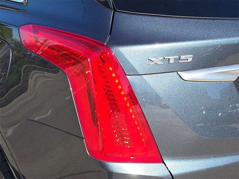 Used 2019 Cadillac XT5 FWD image 37