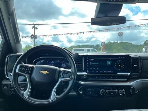 Used 2024 Chevrolet Silverado 2500 LT AWD/4WD image 10