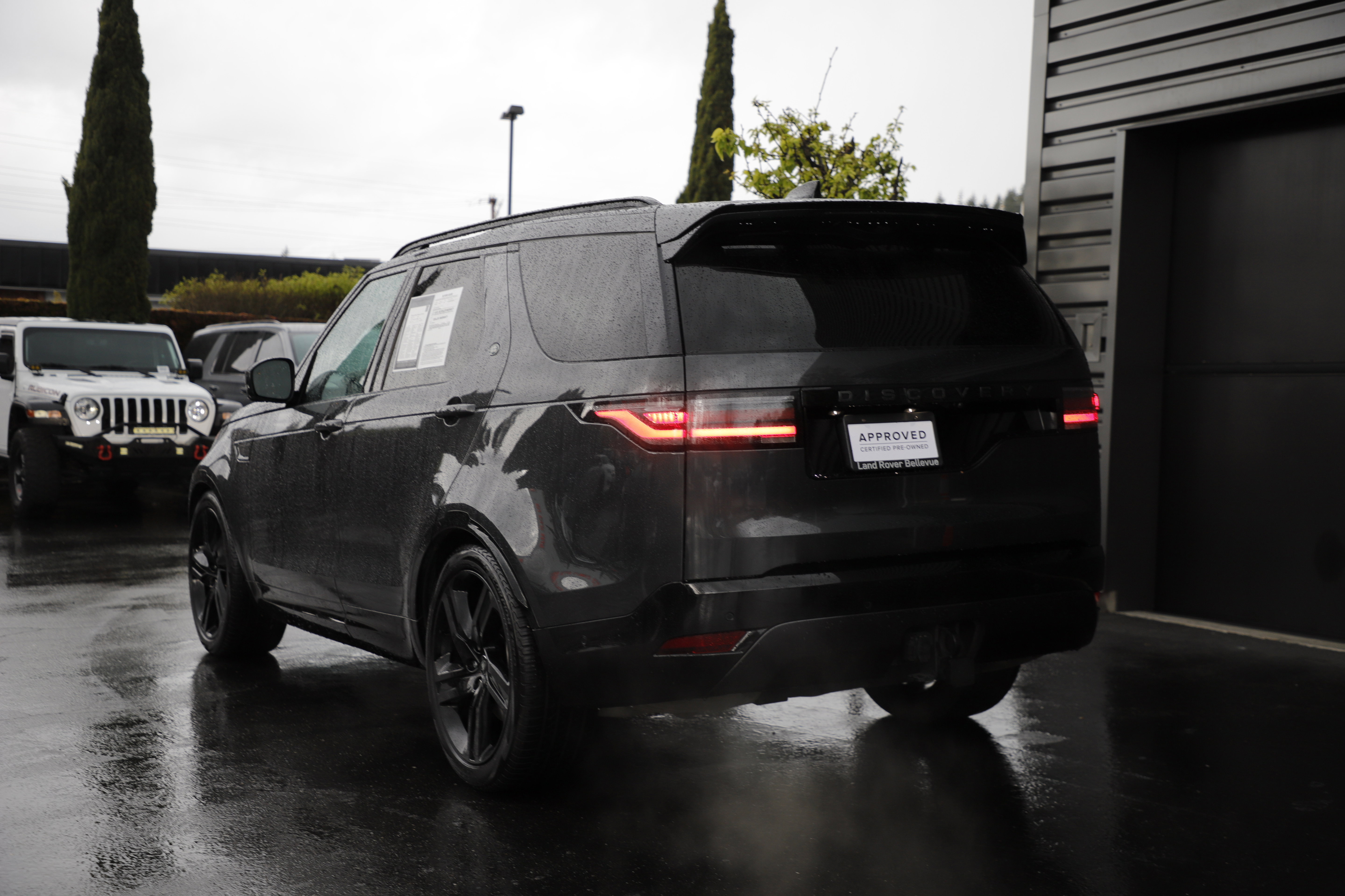 Certified 2025 Land Rover Discovery Dynamic SE AWD/4WD image 6