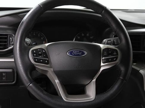 Used 2021 Ford Explorer XLT w/ Equipment Group 202A image 8