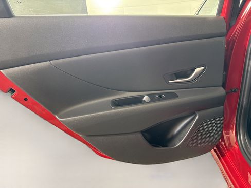 Used 2025 Hyundai Elantra SE image 25