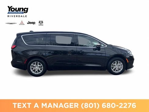New 2026 Chrysler Pacifica Select FWD image 6