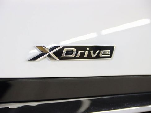 Used 2023 BMW 760i xDrive image 9