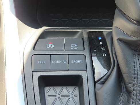 Certified 2025 Toyota RAV4 XLE w/ Convenience Package FWD image 24