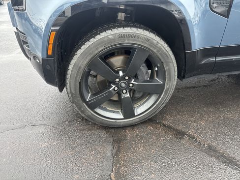 Used 2024 Land Rover Defender 110 X-Dynamic SE image 11