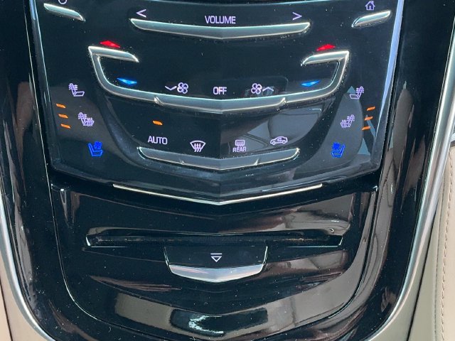 Used 2018 Cadillac Escalade Platinum AWD/4WD image 32