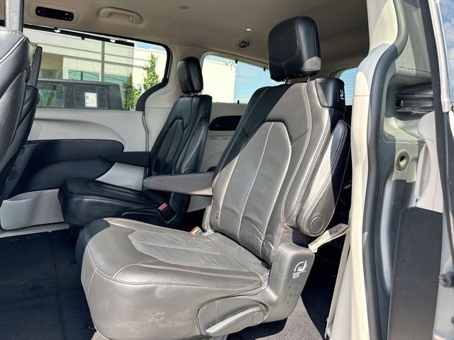 Used 2020 Chrysler Pacifica Touring-L Plus FWD image 23