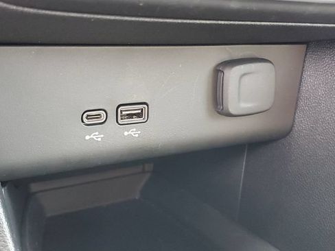 Certified 2024 Buick Encore GX Preferred w/ Comfort Package FWD image 28