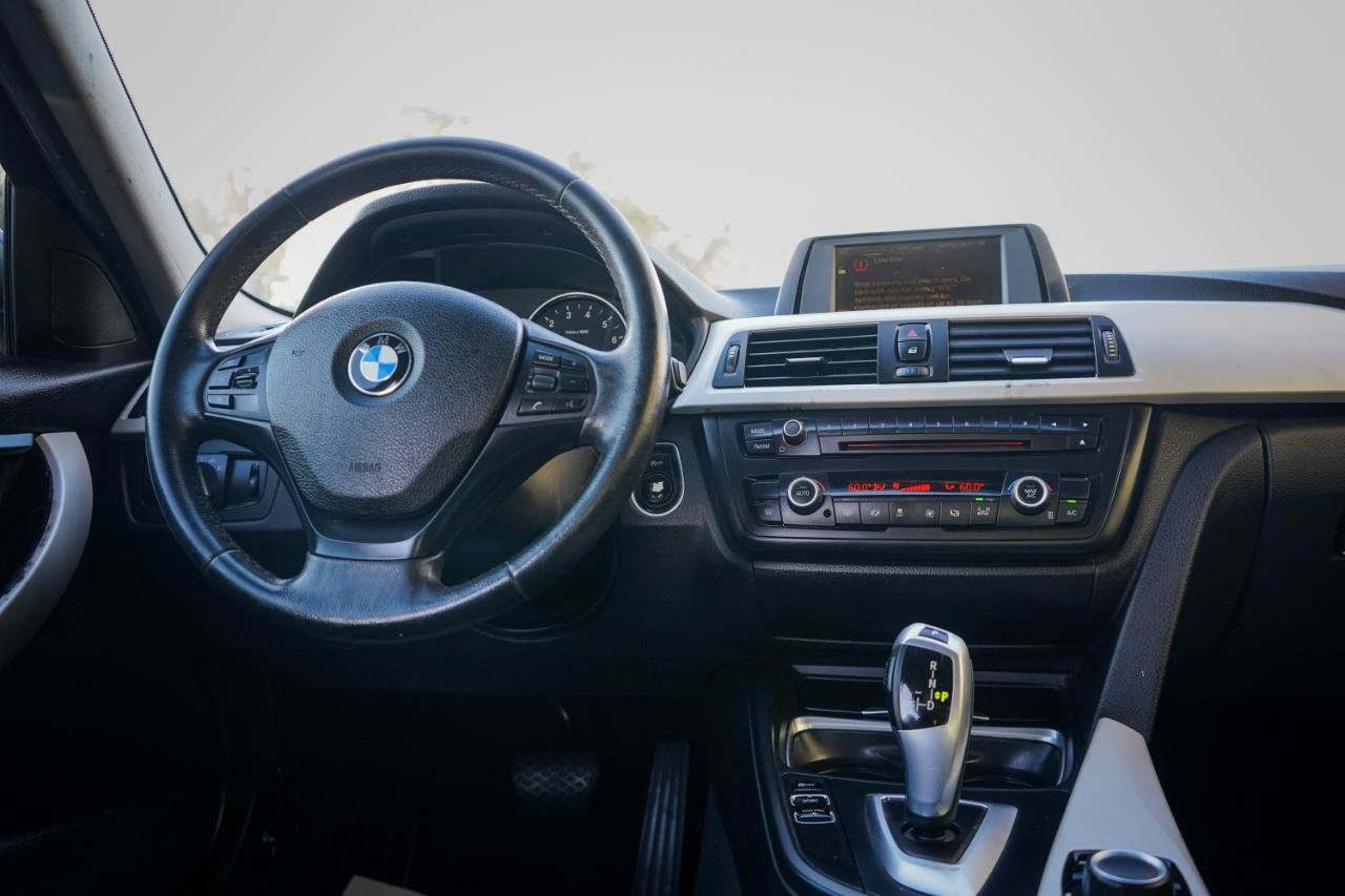 Used 2015 BMW 320i Sedan RWD image 10