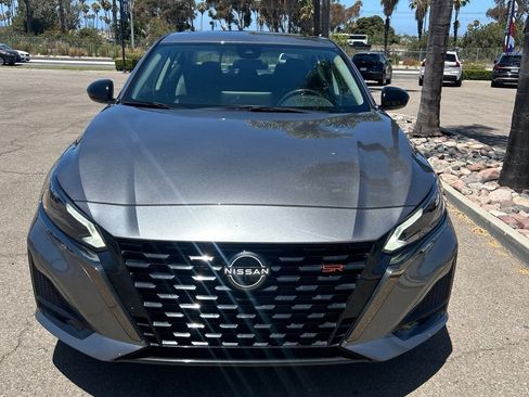 Used 2023 Nissan Altima 2.5 SR w/ SR Premium Package FWD image 2