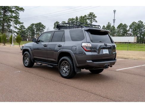 Used 2020 Toyota 4Runner Venture w/ Moonroof Package image 7