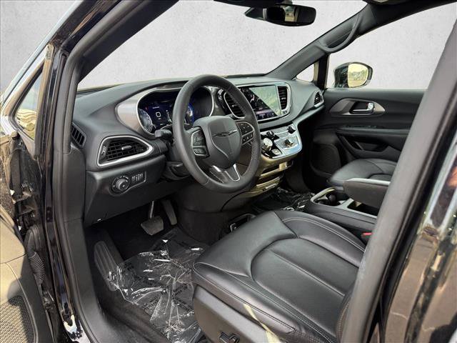 Used 2026 Chrysler Pacifica Select FWD image 7