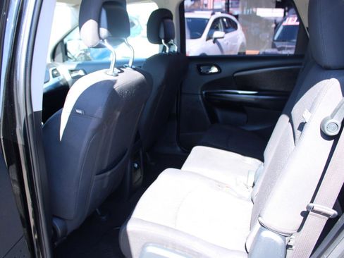 Used 2017 Dodge Journey SE w/ Flexible Seating Group image 13