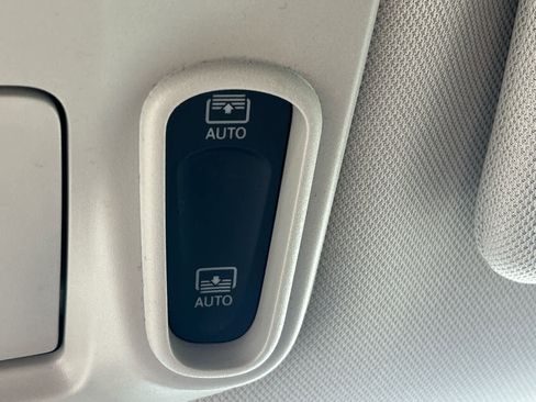 Used 2022 Chrysler Pacifica Limited image 16