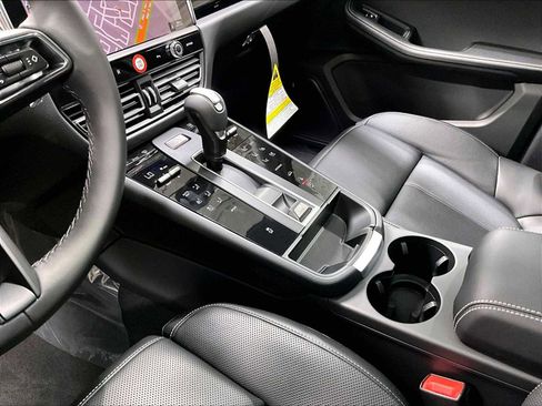New 2026 Porsche Macan image 17