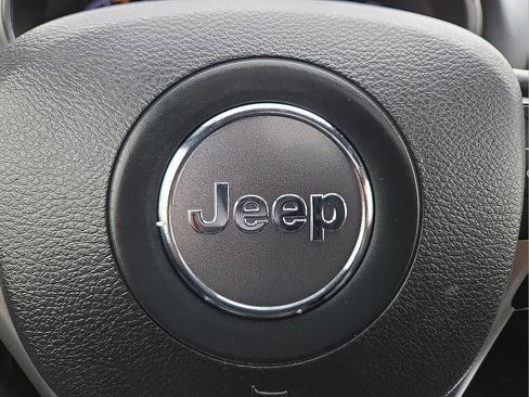 Used 2020 Jeep Grand Cherokee Altitude image 22