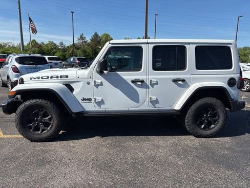 Used 2018 Jeep Wrangler Unlimited Sahara w/ Quick Order Package 24M Moab AWD/4WD image 2