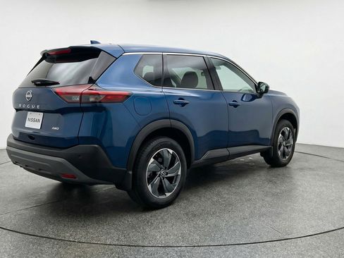 Used 2025 Nissan Rogue SV image 9