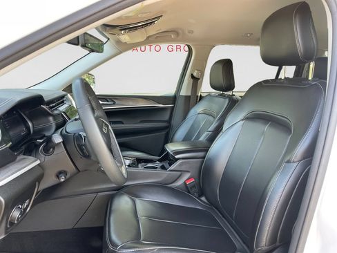 Used 2023 Jeep Grand Cherokee L Limited w/ Luxury Tech Group II AWD/4WD image 33