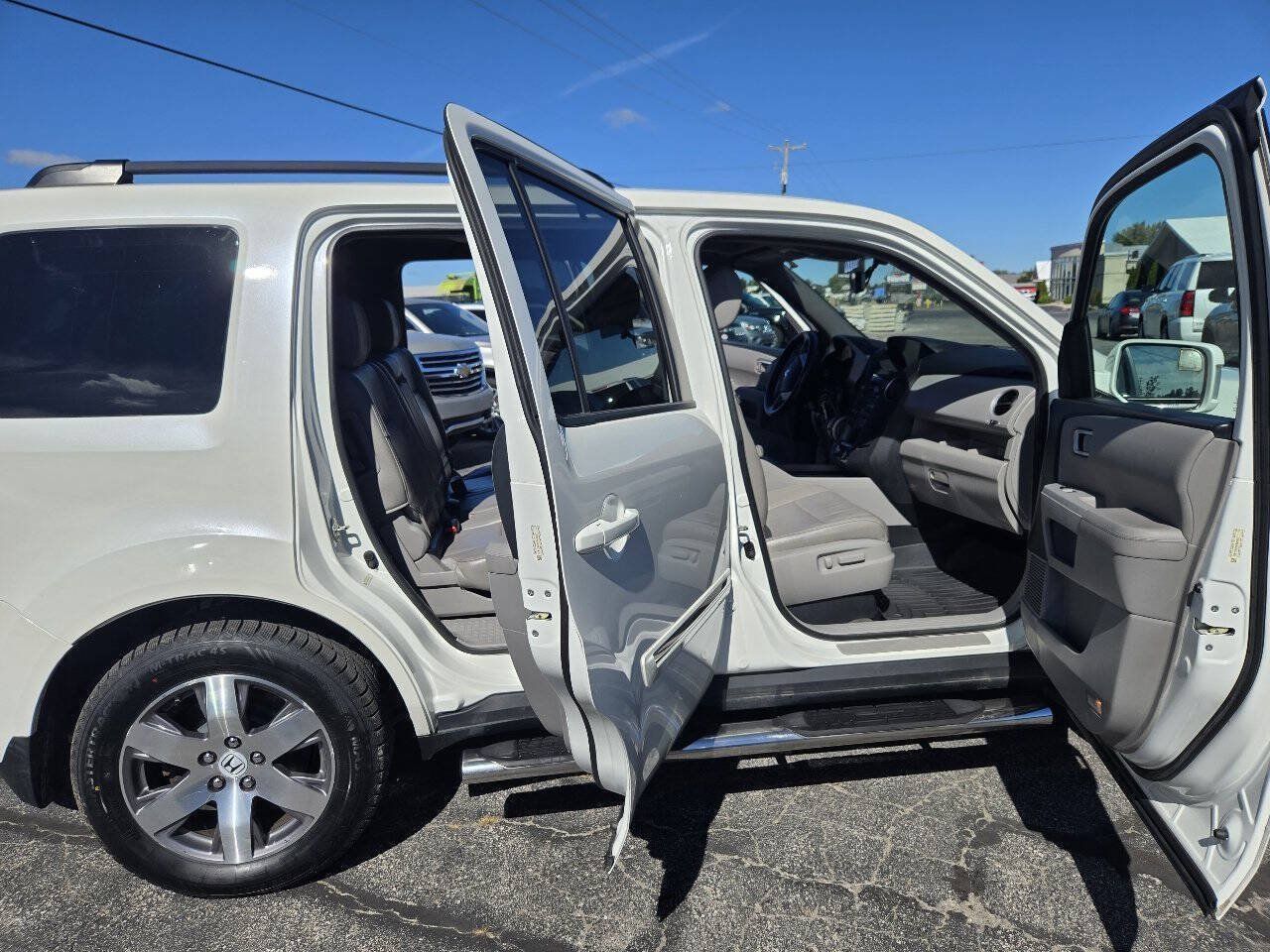 Used 2015 Honda Pilot Touring image 17