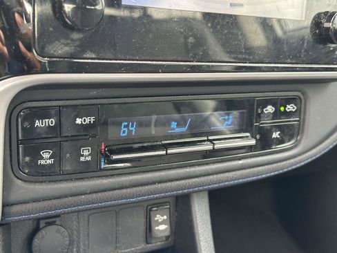 Used 2017 Toyota Corolla SE w/ Carpet Mat Package (TMS) FWD image 16