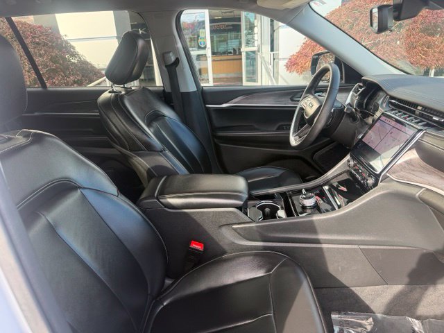Used 2023 Jeep Grand Cherokee L Limited AWD/4WD image 29