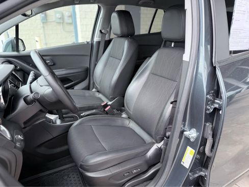 Used 2022 Chevrolet Trax LT w/ LT Convenience Package image 10