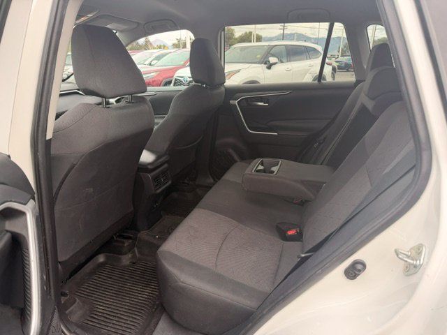 Used 2020 Toyota RAV4 XLE AWD/4WD image 5