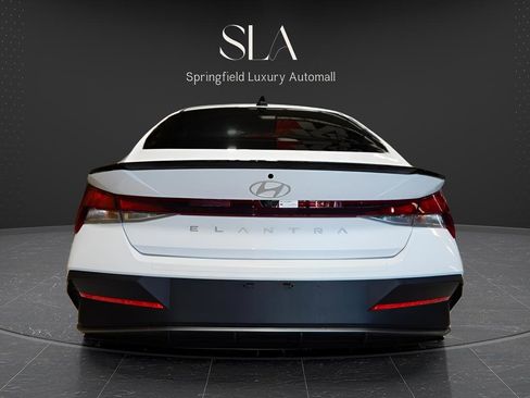Used 2025 Hyundai Elantra SE image 4