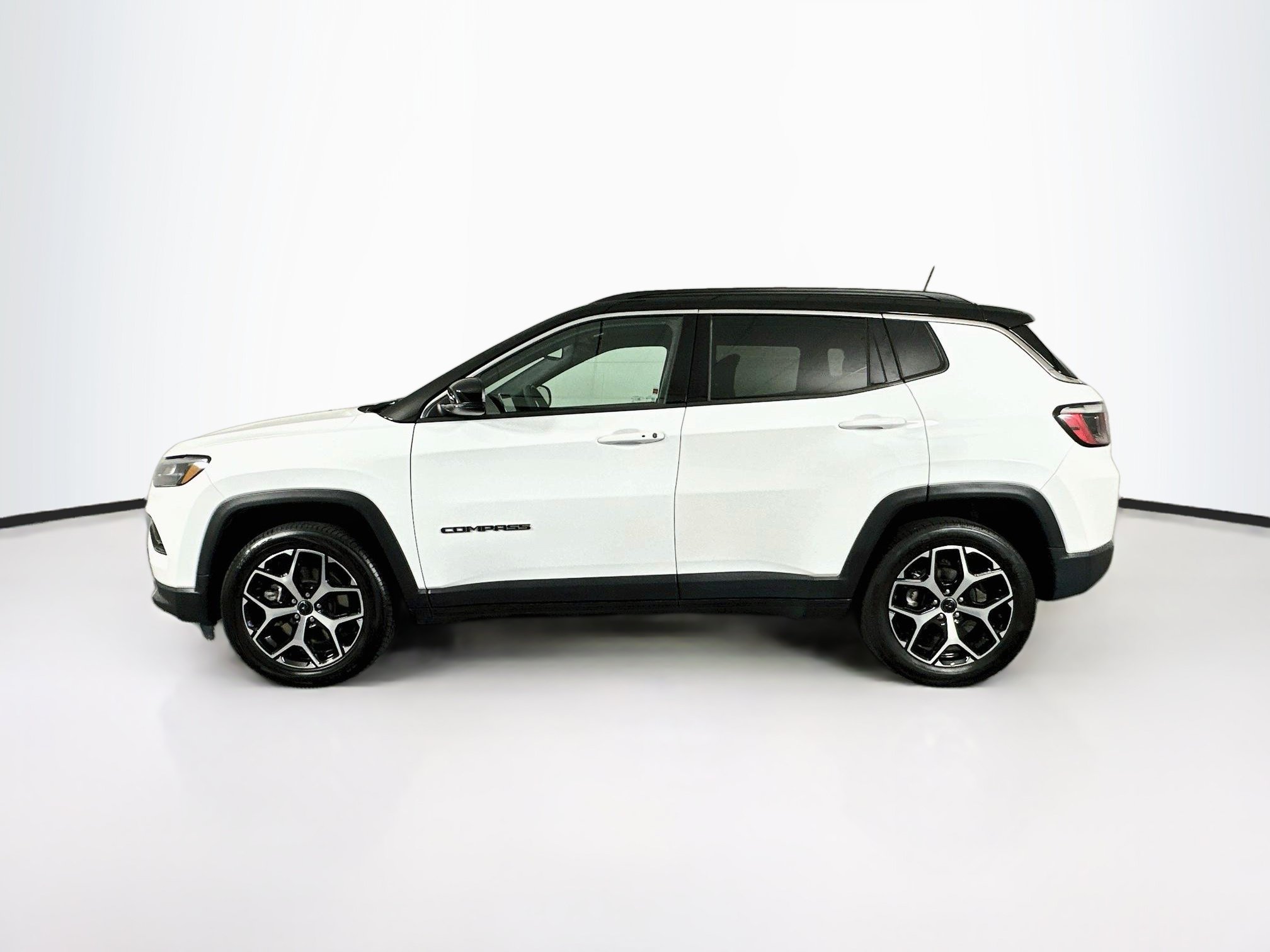 Used 2025 Jeep Compass Limited AWD/4WD image 4