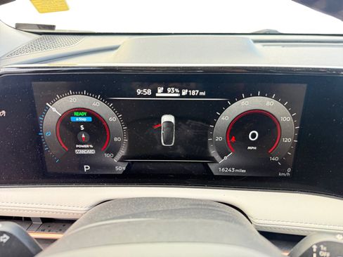 Used 2024 Nissan Ariya FWD image 11