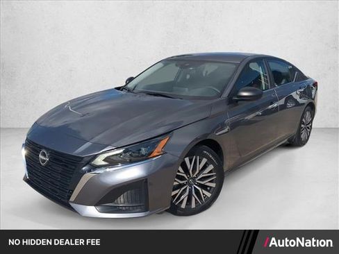 Used 2025 Nissan Altima 2.5 SV FWD image 1