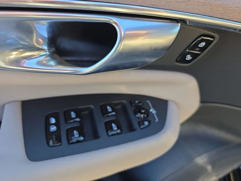 Certified 2025 Volvo XC90 B6 Plus image 21