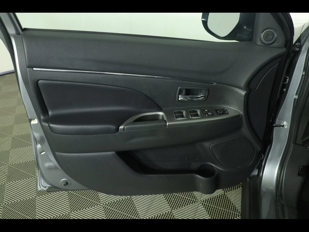 Used 2024 Mitsubishi Outlander Sport SE AWD/4WD image 19