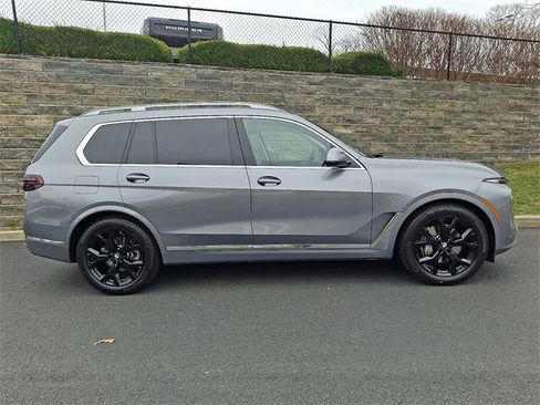 Used 2024 BMW X7 xDrive40i w/ Premium Package image 7