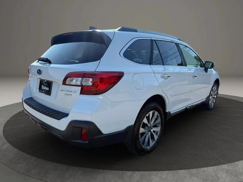 Used 2018 Subaru Outback 3.6R Touring AWD/4WD image 3