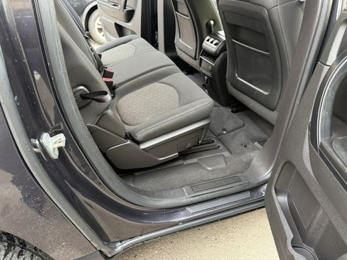 Used 2014 GMC Acadia SLE image 16