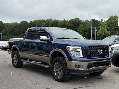 Used 2018 Nissan Titan SV AWD/4WD image 6