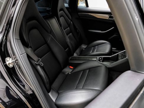 Used 2017 Porsche Panamera 4 image 33