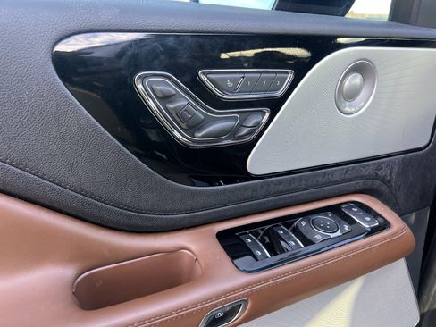 Used 2023 Lincoln Aviator Reserve w/ Equipment Group 201A image 12