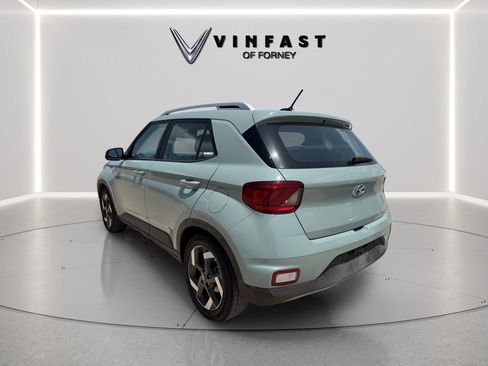 Used 2025 Hyundai Venue SEL FWD image 2