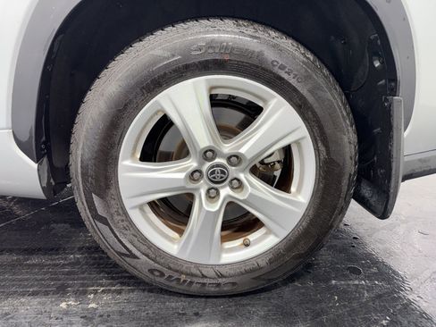 Used 2024 Toyota Highlander LE image 7