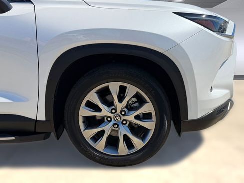 Used 2025 Toyota Grand Highlander AWD image 12