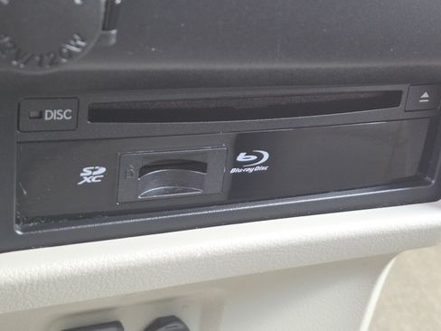 Used 2017 Toyota Sienna XLE Premium AWD/4WD image 6