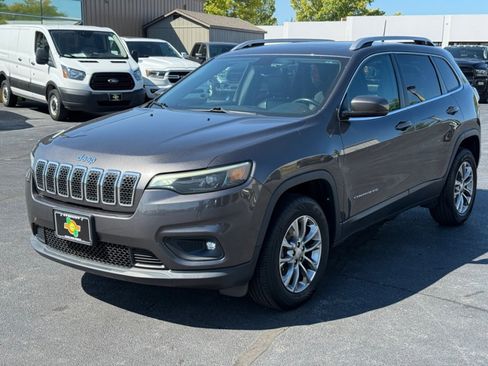 Used 2019 Jeep Cherokee Latitude Plus w/ Comfort/Convenience Group image 4