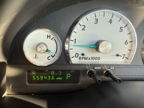 Used 2003 Ford Thunderbird image 34