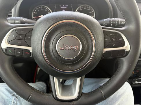 Used 2019 Jeep Renegade Latitude AWD/4WD image 18