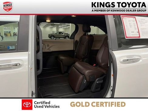 Certified 2024 Toyota Sienna Platinum FWD image 17